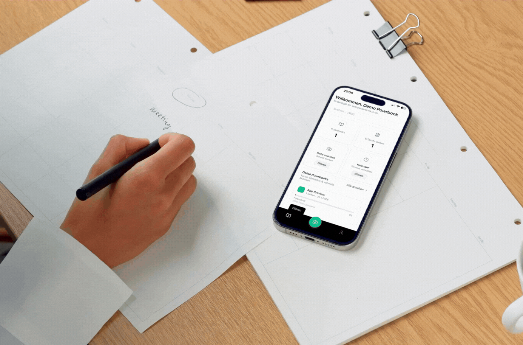 Minimaler Arbeitsplatz mit Notizbuch